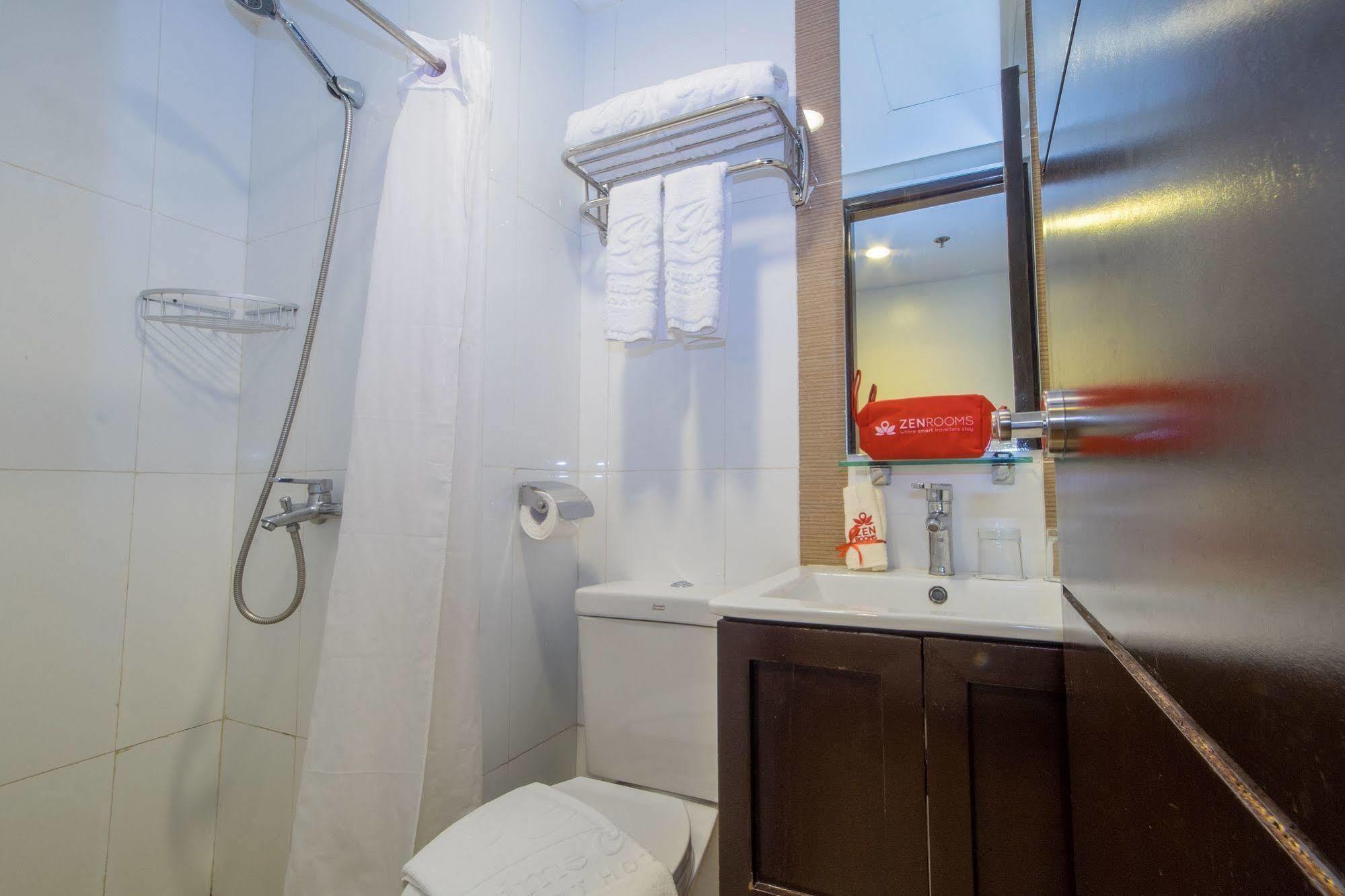 Zen Rooms Valdez Street آنغلوس المظهر الخارجي الصورة